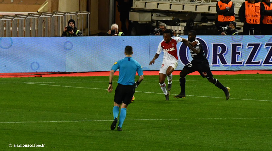 ...Sidibé lui a rendu le ballon, il est entré dans la surface...